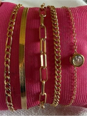 Set of 5 Gold Tone Mixed Chain Bracelets